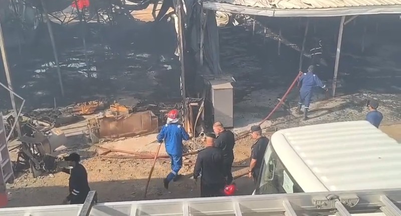 الدفاع المدني يخمد حريقاً في مزاد سوق سفوان غربي البصرة